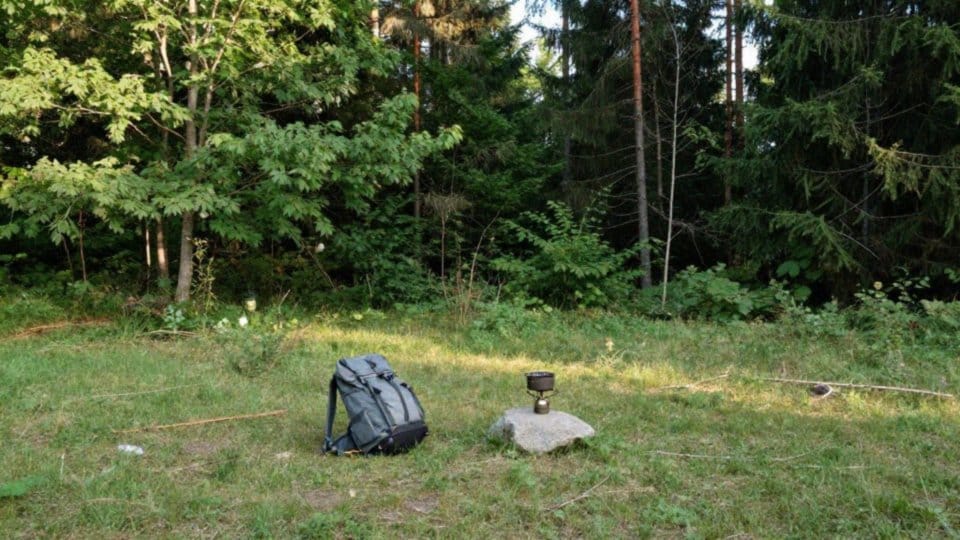 Jak stosować Leave No Trace podczas spania na dziko?