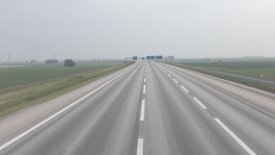 Jakie są standardy szerokości pasów drogowych?
