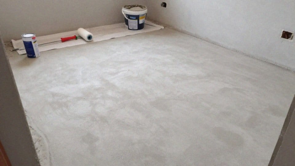 Jak przygotować podłoże przed aplikacją folii w płynie?