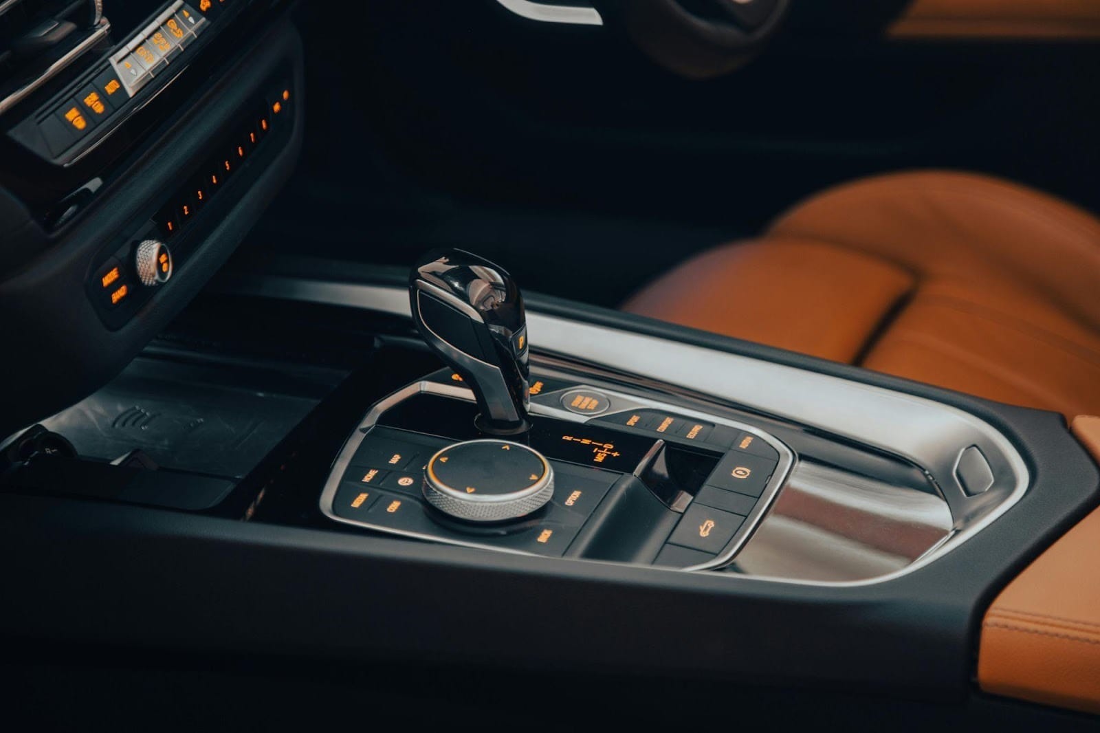 Jak skutecznie podjąć się naprawy samochodu? Używane części OEM i nowe części eksploatacyjne kluczem do sukcesu