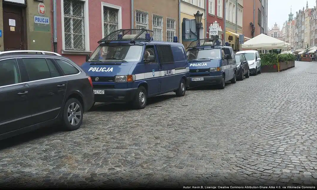 Policjanci w Szczecinie uratowali kobietę na dachu budynku