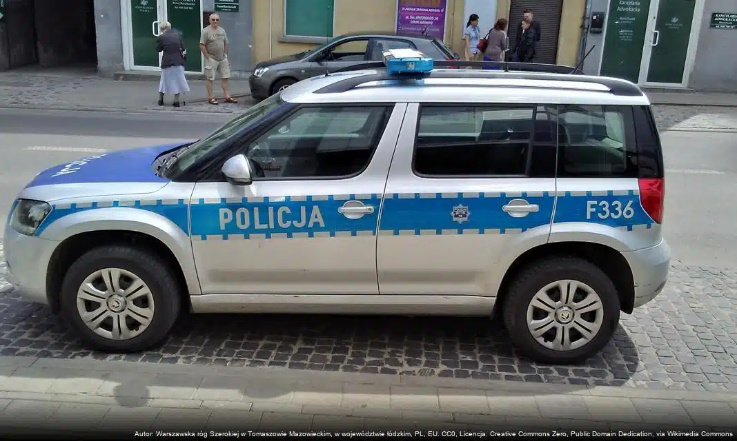 Pojazd zagrożony kontrolą. Kierujący bez uprawnień zatrzymany przez policję